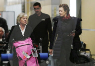 EXKLUSIV - Sigourney Weaver sieht ein wenig müde aus vor dem Abflug 
