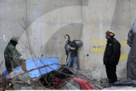 FEATURE - Steve Jobs zieht als Banksy-Graffity ins Flüchtlingscamp von Calais