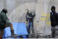 FEATURE - Steve Jobs zieht als Banksy-Graffity ins Flüchtlingscamp von Calais