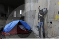 FEATURE - Steve Jobs zieht als Banksy-Graffity ins Flüchtlingscamp von Calais