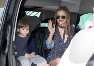 PEOPLE - Miranda Kerr und Sohn Flynn am Flughafen von Sydney