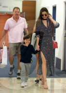 PEOPLE - Miranda Kerr und Sohn Flynn am Flughafen von Sydney