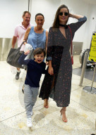 PEOPLE - Miranda Kerr und Sohn Flynn am Flughafen von Sydney