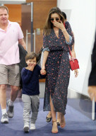 PEOPLE - Miranda Kerr und Sohn Flynn am Flughafen von Sydney