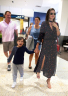 PEOPLE - Miranda Kerr und Sohn Flynn am Flughafen von Sydney