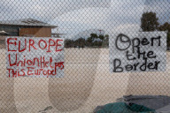REPORTAGE - Tae Kwon Stadion in Athen wird zum Flüchtlingszentrum