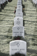 FEATURE - Weihnachtskränze auf dem Soldatenfriedhof in Arlington
