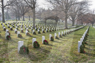FEATURE - Weihnachtskränze auf dem Soldatenfriedhof in Arlington