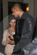 PEOPLE - "Milf" Kourtney steht offensichtlich auf junge Männer