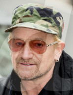 U2 begrŸssen Fans vor ihrem Hotel in Amsterdam 
