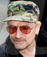 U2 begrŸssen Fans vor ihrem Hotel in Amsterdam 