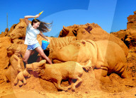 FEATURE - Tierische Sandskulpturen in Melbourne