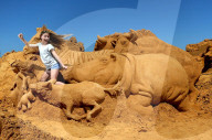 FEATURE - Tierische Sandskulpturen in Melbourne