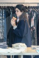 PEOPLE - Kendall Jenner und Hailey Baldwin machen Weihnachtseinkäufe mit gesunden Säften ausgerüstet