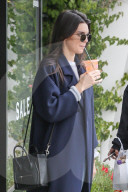 PEOPLE - Kendall Jenner und Hailey Baldwin machen Weihnachtseinkäufe mit gesunden Säften ausgerüstet