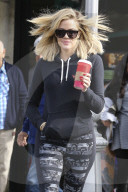 PEOPLE - Khloe Kardashian braucht Kaffee nach dem Sport