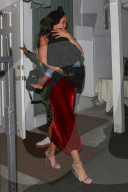 PEOPLE - Wessen Kind trägt Rihanna zur späten Stunde herum?