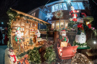FEATURE - Üppige Weihnachtsdekoration in New York