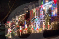 FEATURE - Üppige Weihnachtsdekoration in New York