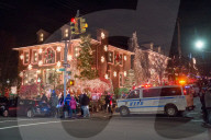 FEATURE - Üppige Weihnachtsdekoration in New York