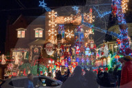 FEATURE - Üppige Weihnachtsdekoration in New York