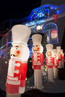 FEATURE - Üppige Weihnachtsdekoration in New York