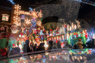 FEATURE - Üppige Weihnachtsdekoration in New York