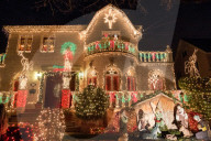 FEATURE - Üppige Weihnachtsdekoration in New York