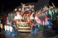 FEATURE - Üppige Weihnachtsdekoration in New York