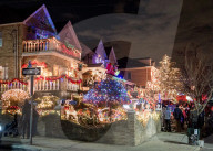 FEATURE - Üppige Weihnachtsdekoration in New York