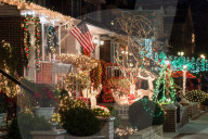 FEATURE - Üppige Weihnachtsdekoration in New York