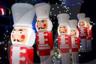FEATURE - Üppige Weihnachtsdekoration in New York