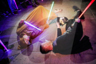 FEATURE - Star Wars Fans treffen sich zur Laserschwert-Schlacht