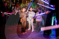 FEATURE - Star Wars Fans treffen sich zur Laserschwert-Schlacht