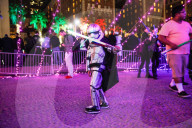FEATURE - Star Wars Fans treffen sich zur Laserschwert-Schlacht