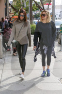 PEOPLE - Schwesternzeit: Kendall Jenner und Khloe Kardashian gehen frühstücken