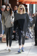 PEOPLE - Schwesternzeit: Kendall Jenner und Khloe Kardashian gehen frühstücken
