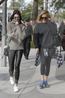 PEOPLE - Schwesternzeit: Kendall Jenner und Khloe Kardashian gehen frühstücken