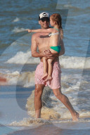 PEOPLE - Jessica Alba geniesst das Strandleben mit ihrer Familie in Brasilien