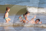 PEOPLE - Jessica Alba geniesst das Strandleben mit ihrer Familie in Brasilien