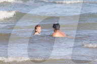 PEOPLE - Jessica Alba geniesst das Strandleben mit ihrer Familie in Brasilien