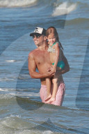 PEOPLE - Jessica Alba geniesst das Strandleben mit ihrer Familie in Brasilien