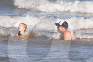 PEOPLE - Jessica Alba geniesst das Strandleben mit ihrer Familie in Brasilien