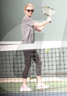 PEOPLE - Kirsten Dunst spielt Tennis gegen ihre Pfunde