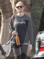 PEOPLE - Kirsten Dunst spielt Tennis gegen ihre Pfunde