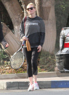 PEOPLE - Kirsten Dunst spielt Tennis gegen ihre Pfunde