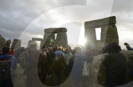 FEATURE - Wintersonnenwend-Feier bei Stonehenge