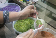 REPORTAGE - Handwerk: So entstehen die schÃ¶ne Weihnachtskugeln