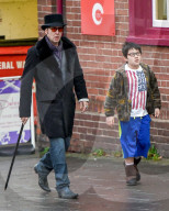 EXKLUSIV - Wie eine Filmszene: Nicolas Cage shoppt mit Sohn Kal-El In Somerset