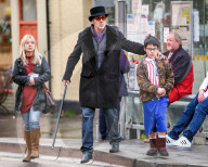 EXKLUSIV - Wie eine Filmszene: Nicolas Cage shoppt mit Sohn Kal-El In Somerset